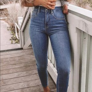 Good American blue denim ankle cropped skinny jean